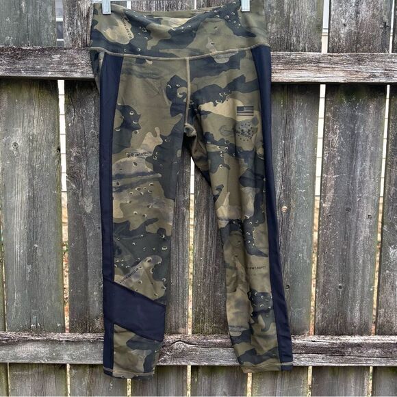 Under Armour Camo USA Leggings Large - Picture 1 of 4